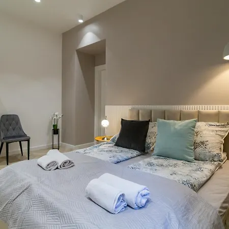 White Magnolia 4 Bedroom Premium And Parking Krakow