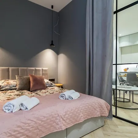 Apartment White Magnolia 4 Bedroom Premium And Parking