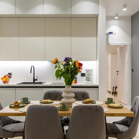 Apartment White Magnolia 4 Bedroom Premium And Parking