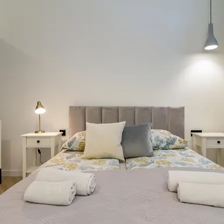 White Magnolia 4 Bedroom Premium And Parking *