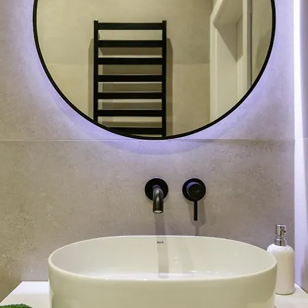White Magnolia 4 Bedroom Premium And Parking * Krakow