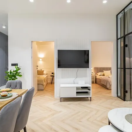 White Magnolia 4 Bedroom Premium And Parking Apartment *