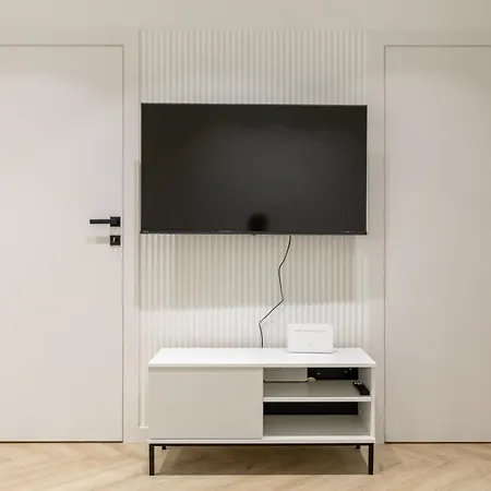 公寓 White Magnolia 4 Bedroom Premium And Parking 克拉科夫