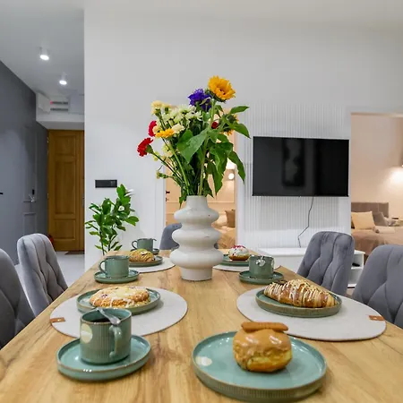 White Magnolia 4 Bedroom Premium And Parking Apartment *