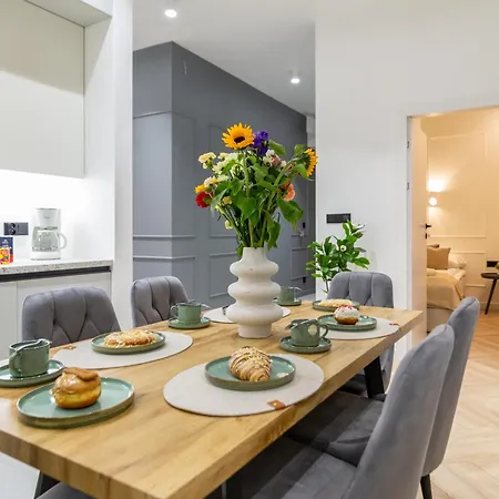 公寓 White Magnolia 4 Bedroom Premium And Parking 克拉科夫