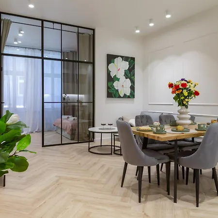 White Magnolia 4 Bedroom Premium And Parking Apartment