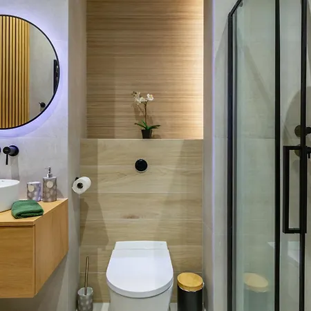 아파트 White Magnolia 4 Bedroom Premium And Parking 크라쿠프