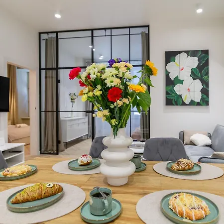 White Magnolia 4 Bedroom Premium And Parking Apartmán *